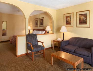 Super 8 By Wyndham Lancaster Motel Room photo
